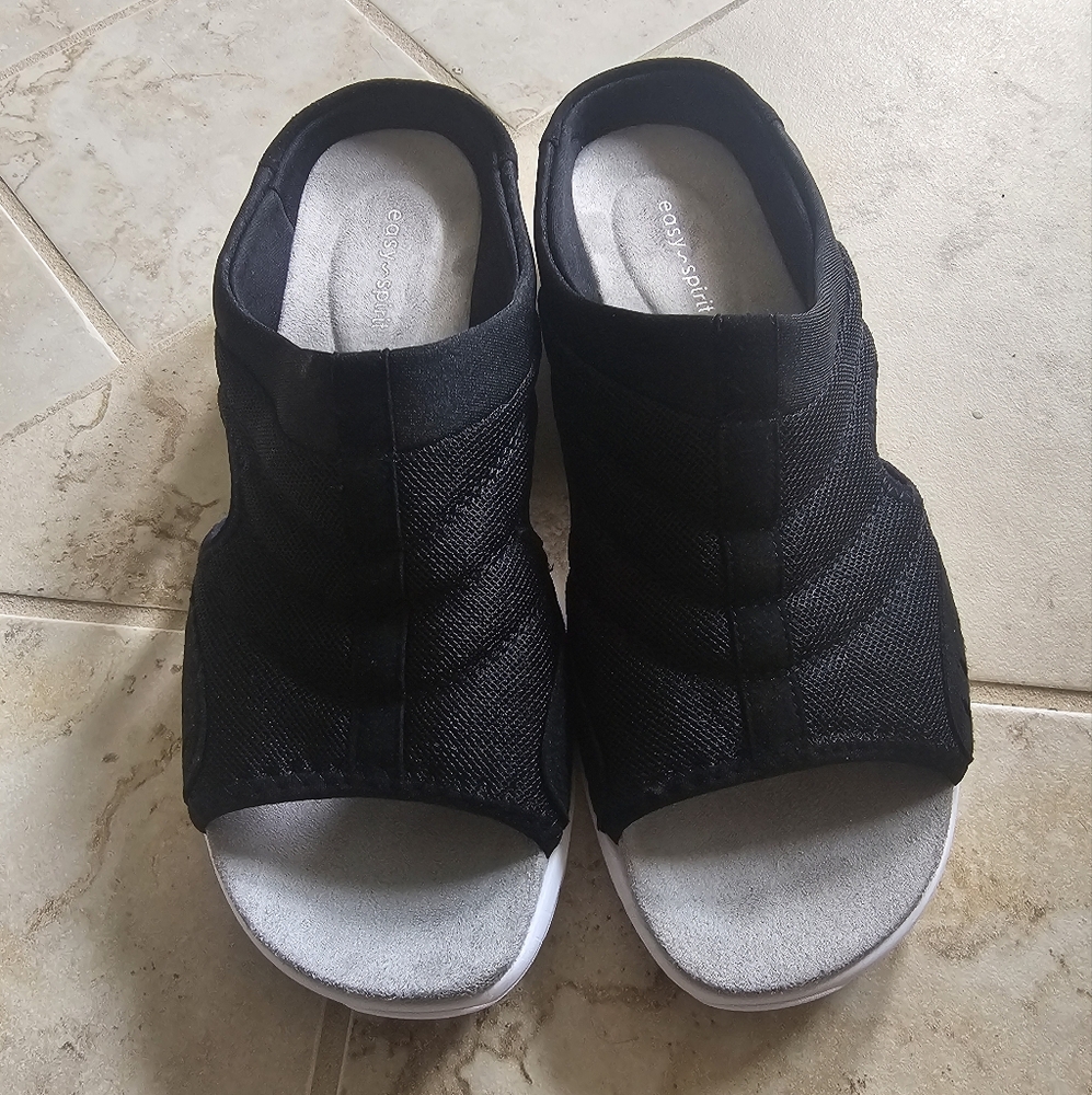 Easy Spirit Women's Black and White Sandals